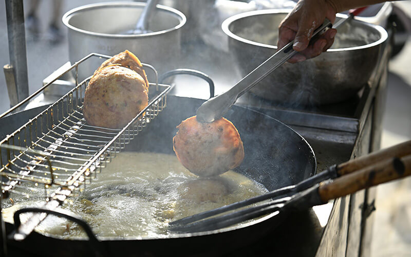 Fast food deep fryer oil mist controlled by ESP air purification system